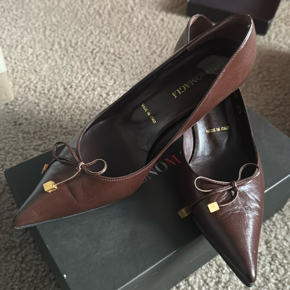 Bruno Magli Italian Leather pointed toe heels